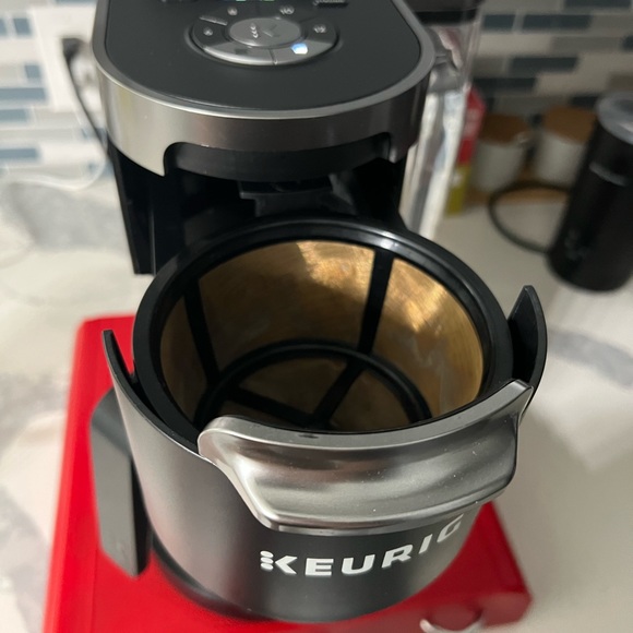 Keurig coffee machine - Picture 4 of 5